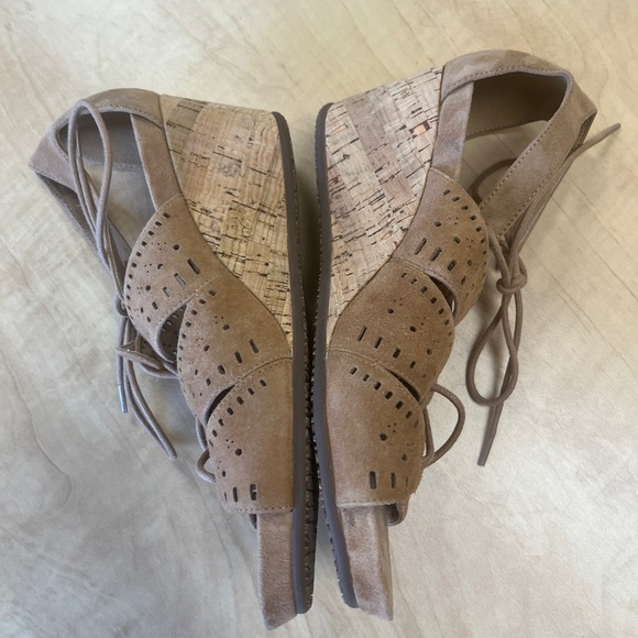 Abeo NWOB Lilia Tan Suede Cork Wedge Sandals Strappy Gladiator Sz 7 - Picture 4 of 10